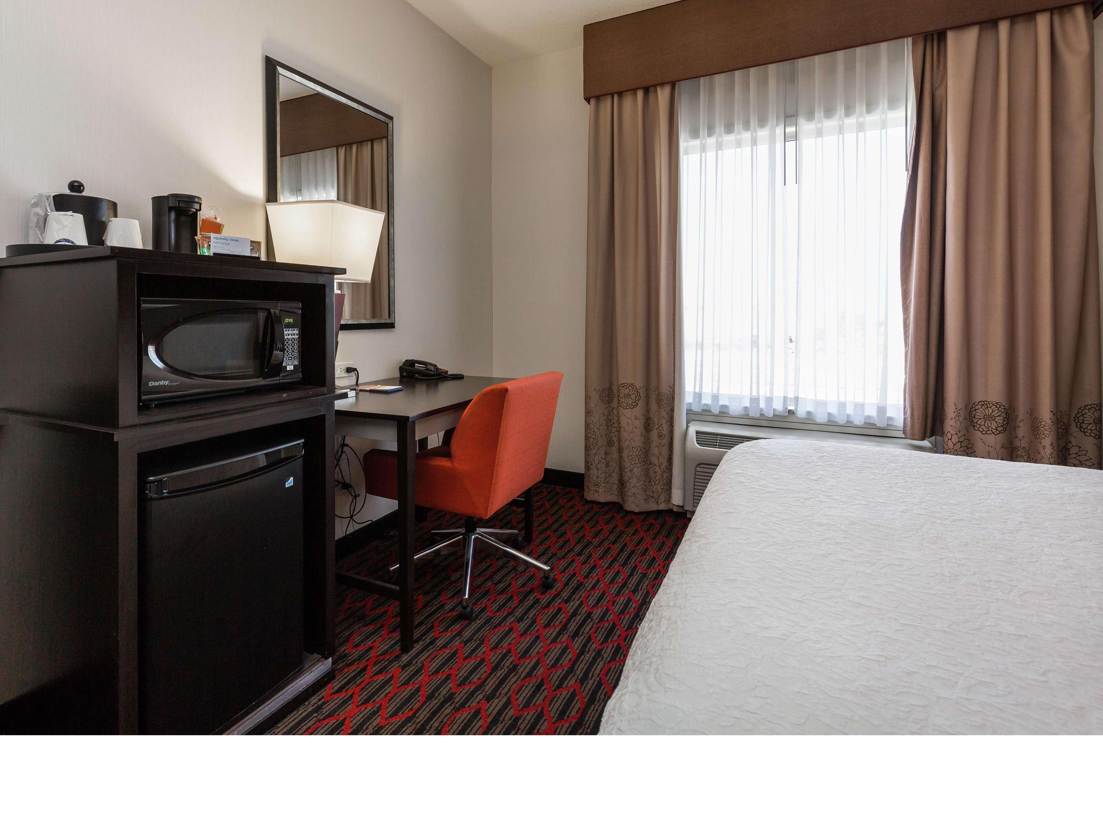 Hampton Inn & Suites By Hilton Lethbridge Ngoại thất bức ảnh