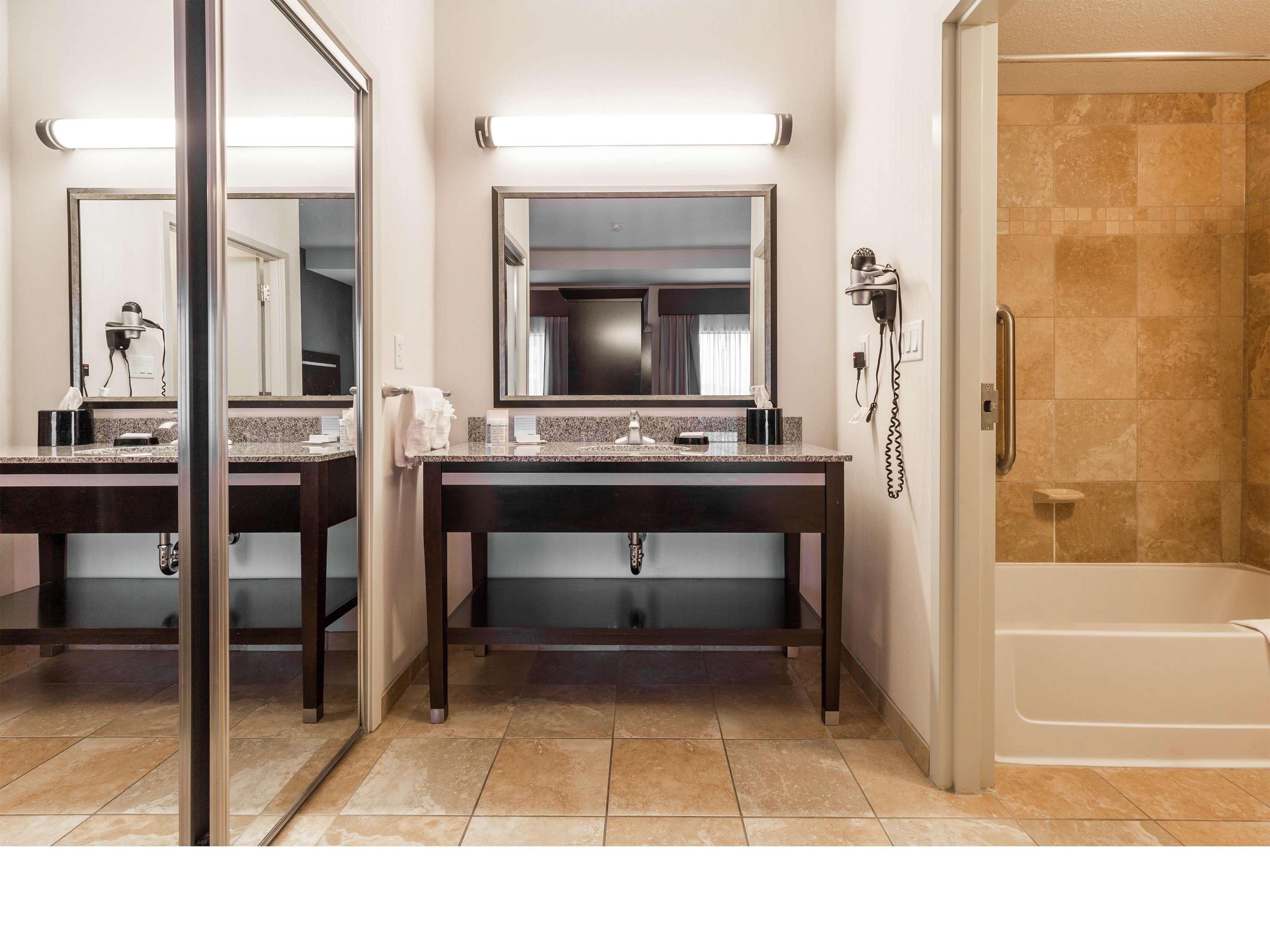 Hampton Inn & Suites By Hilton Lethbridge Ngoại thất bức ảnh