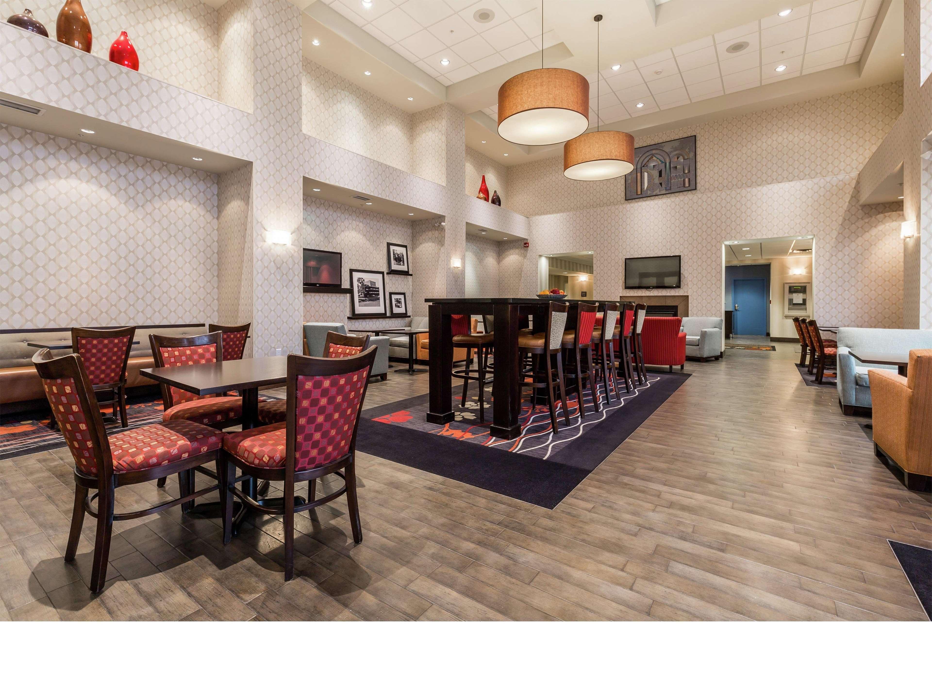 Hampton Inn & Suites By Hilton Lethbridge Ngoại thất bức ảnh