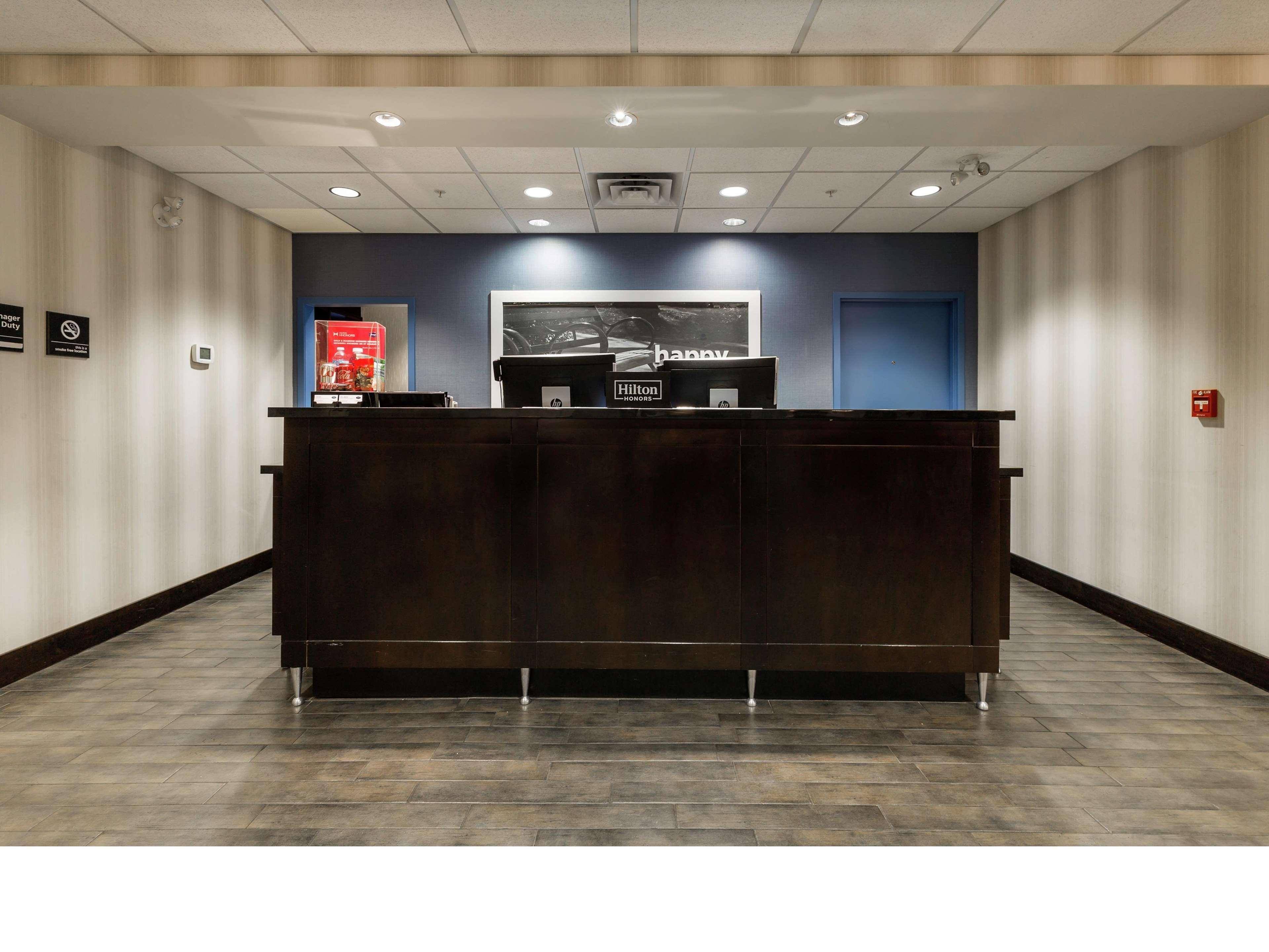 Hampton Inn & Suites By Hilton Lethbridge Ngoại thất bức ảnh