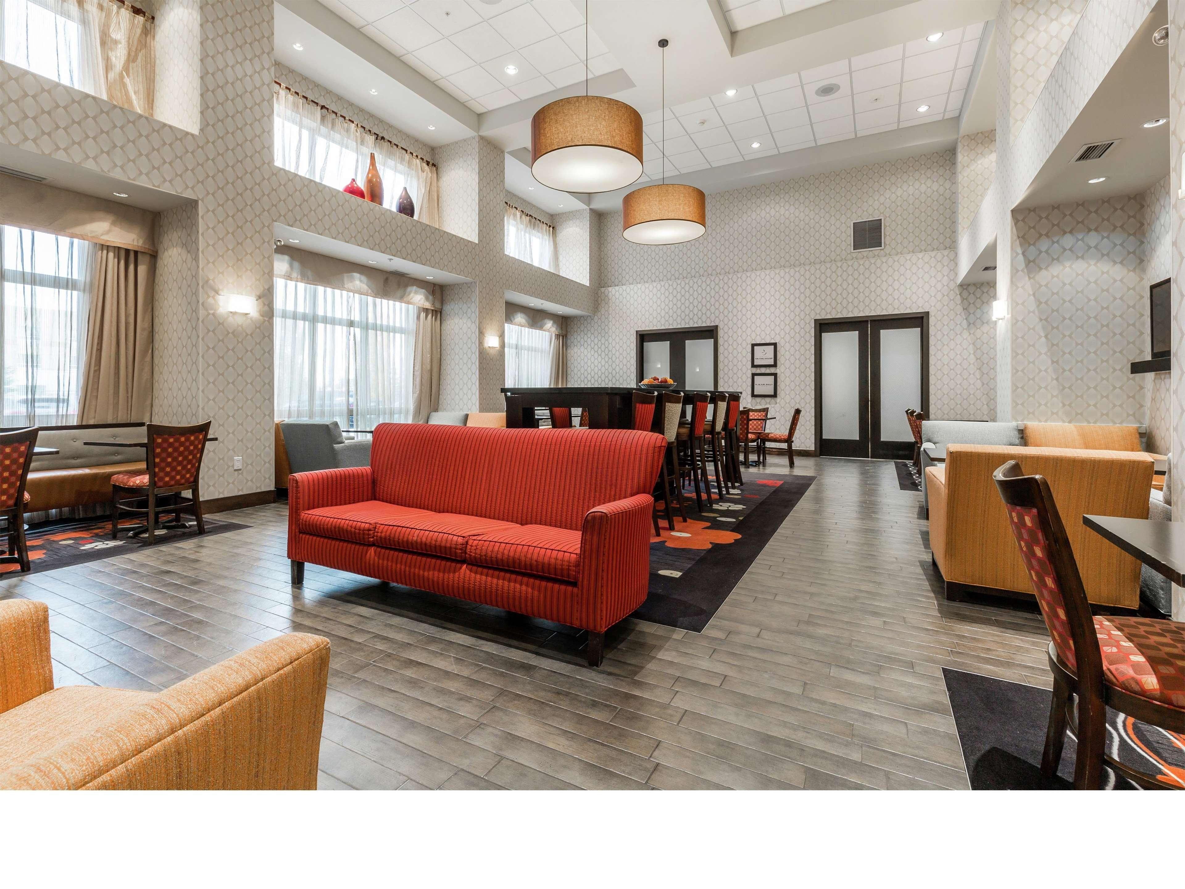 Hampton Inn & Suites By Hilton Lethbridge Ngoại thất bức ảnh