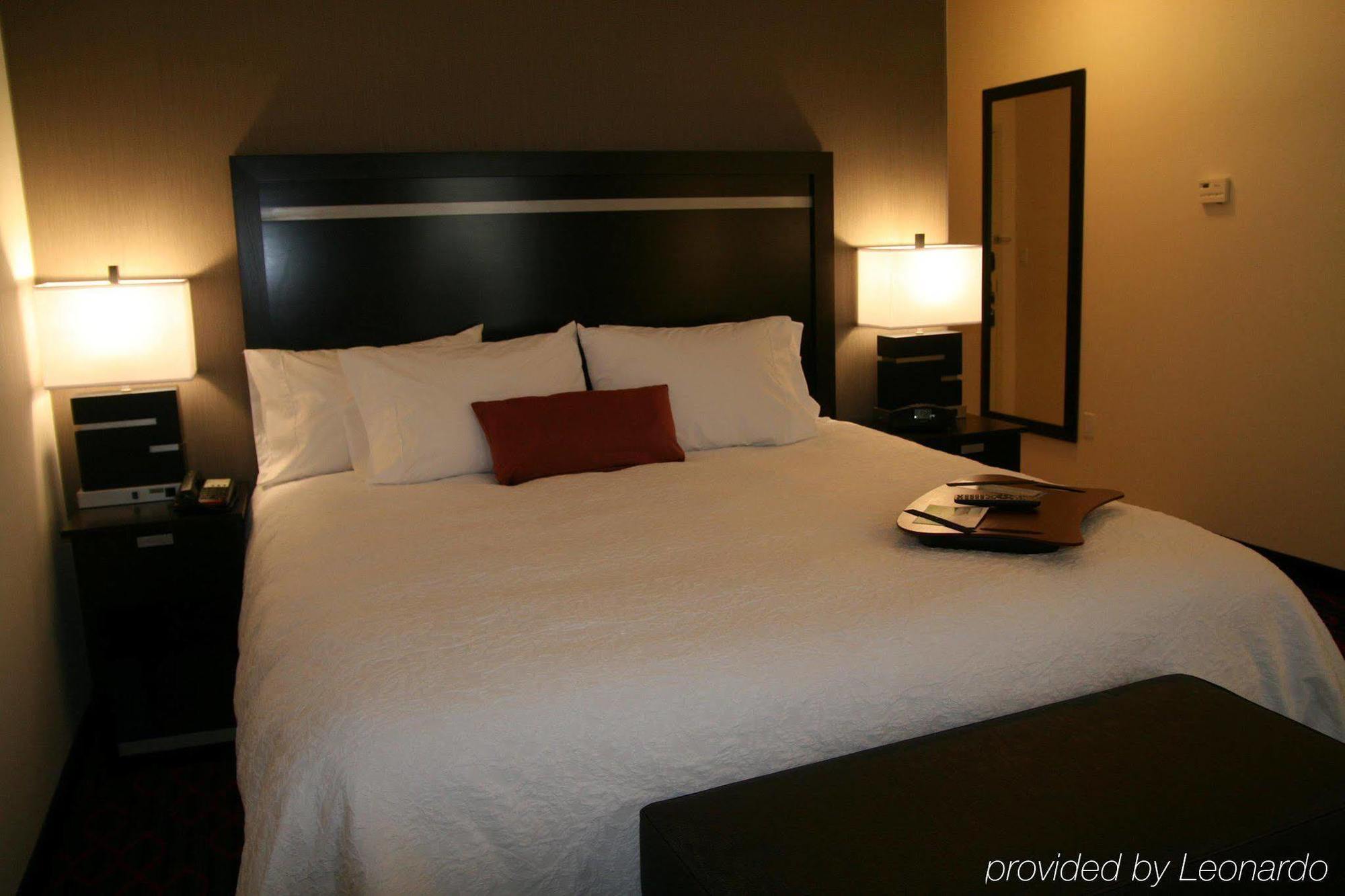 Hampton Inn & Suites By Hilton Lethbridge Phòng bức ảnh