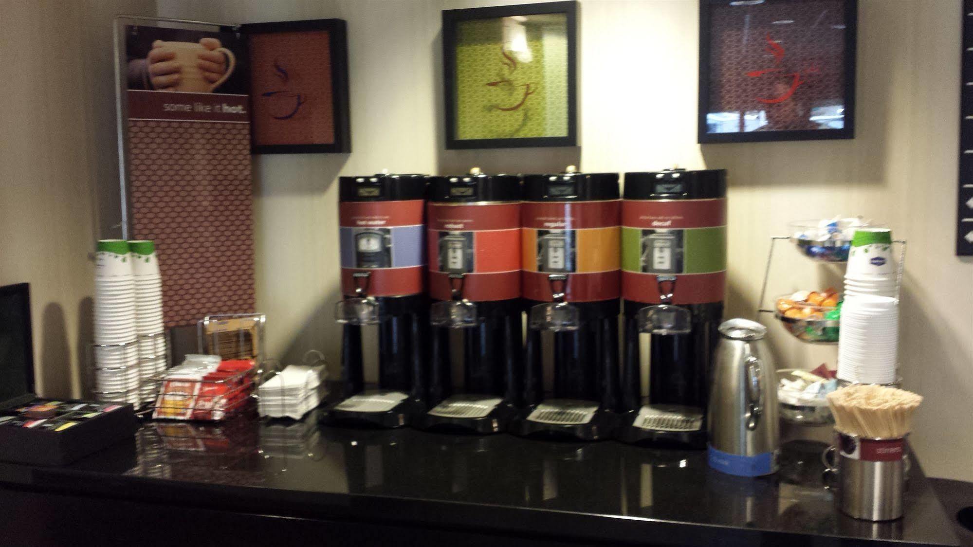 Hampton Inn & Suites By Hilton Lethbridge Ngoại thất bức ảnh